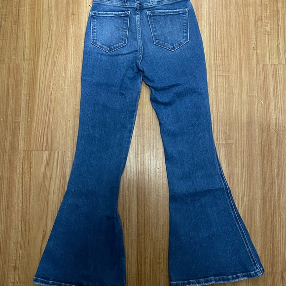 Flying monkey flares - Picture 4 of 4